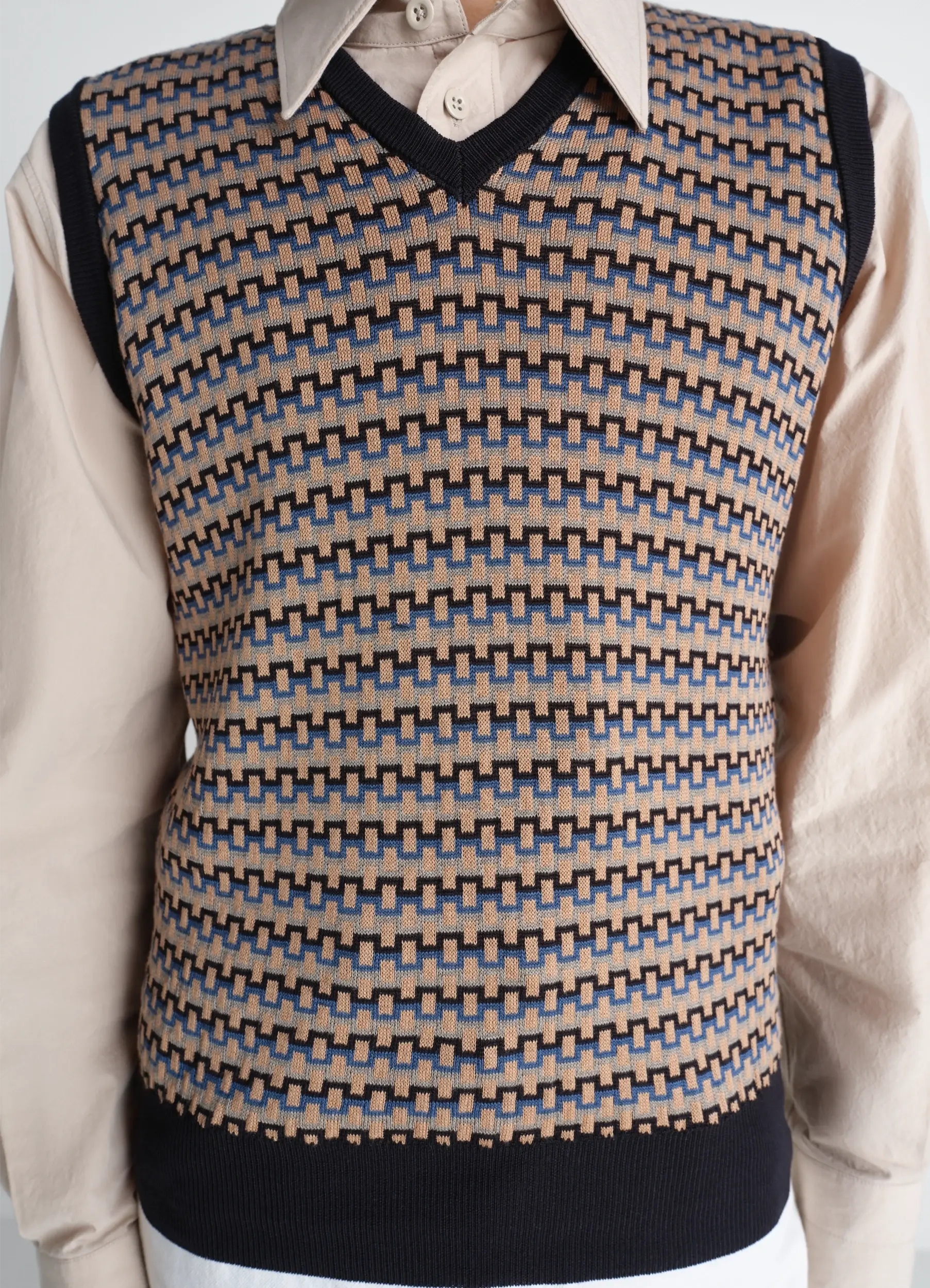 V NECK JACQUARD VEST IN COTTON